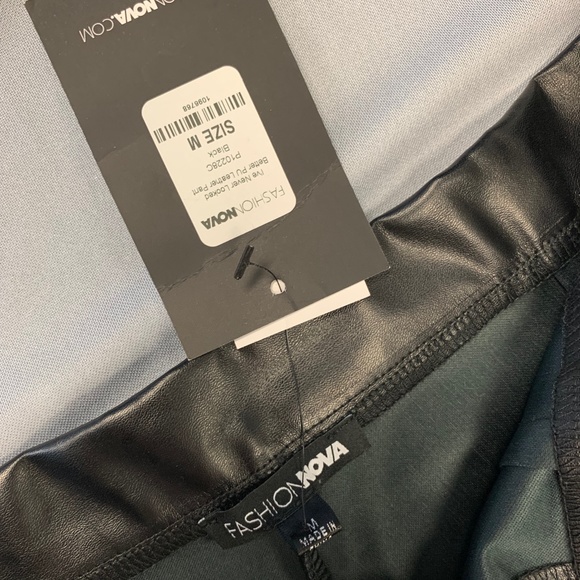 Fashion nova split ankle faux leather pants size medium - Picture 2 of 4